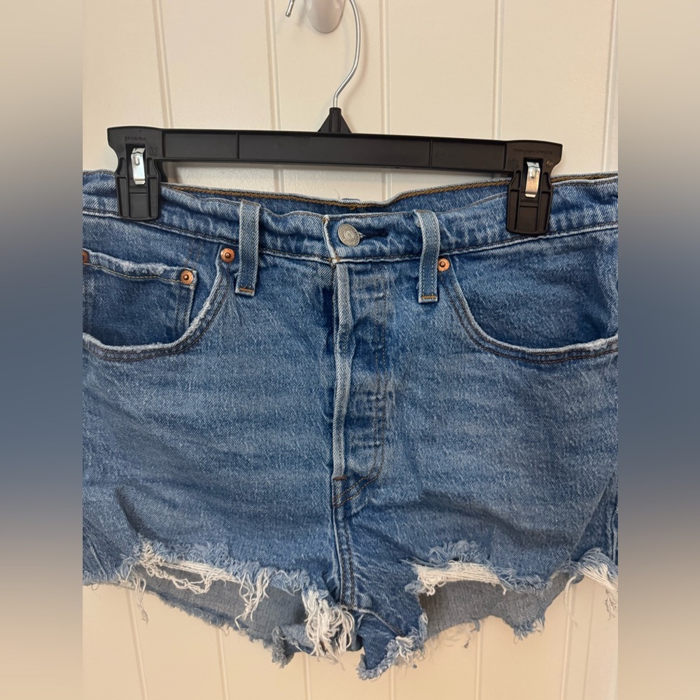 Levi’s Denim Blue Distressed Women Shorts waist size 30 - Picture 2 of 4